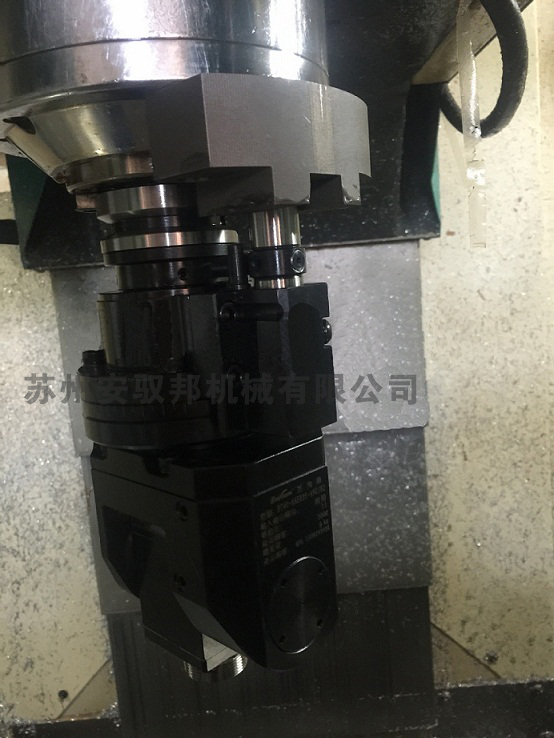 臺(tái)灣艾菲茉萬(wàn)向角度頭,數(shù)控萬(wàn)向角度頭現(xiàn)場(chǎng)加工圖片